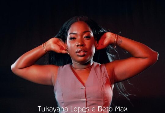 Tukayana Lopes - Cola em Mim (Beto Max)